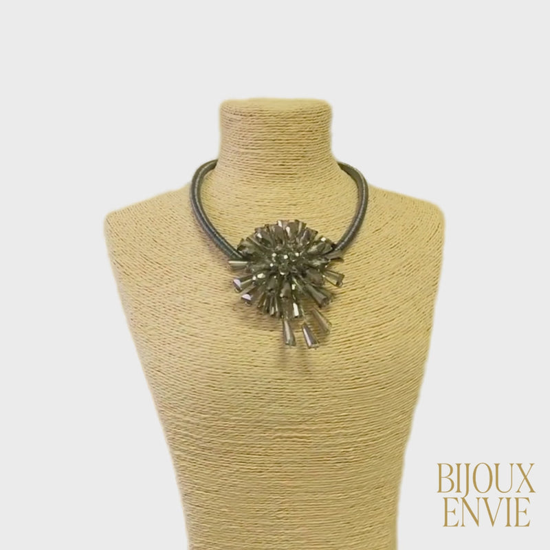 Chunky Snowflake Pendant Collar Necklace