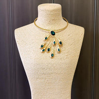 Short Sculpted Pendant Necklace | Vintage | Emerald Green